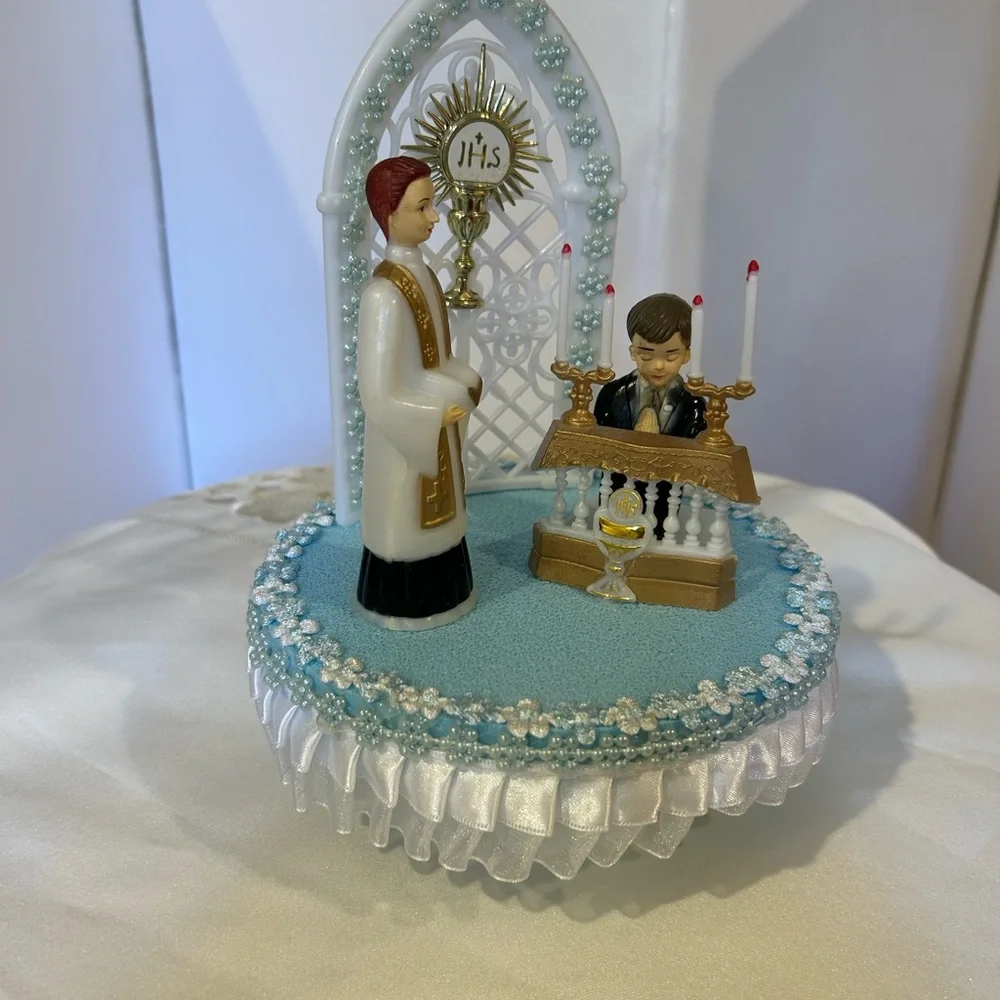 Elegant First Communion Cake Topper with Gold and White Accents